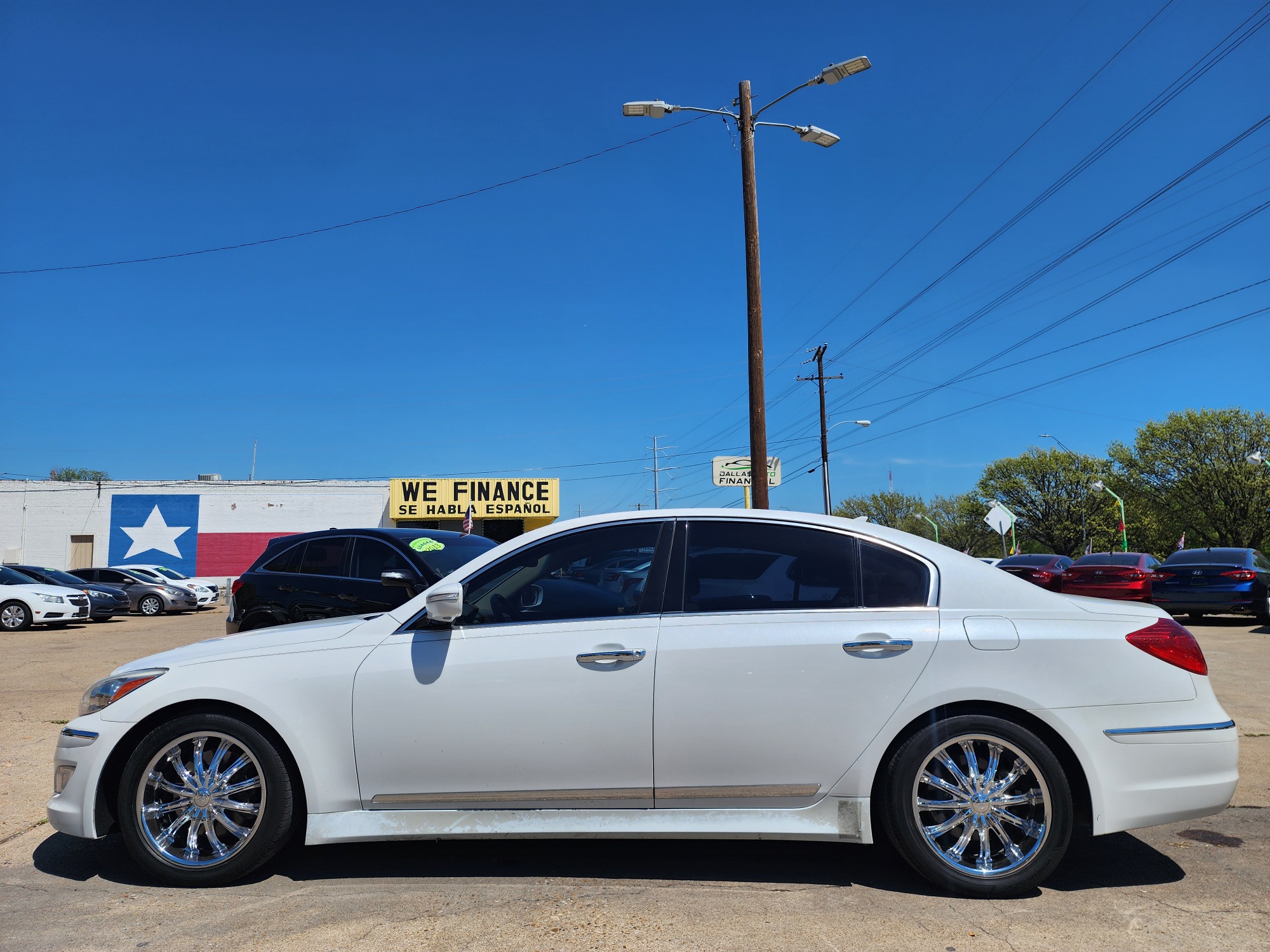 2013 WHITE Hyundai Genesis 3.8L (KMHGC4DD1DU) with an 3.8L V6 DOHC 24V engine, 6-Speed Automatic transmission, located at 2660 S.Garland Avenue	, Garland, TX, 75041, (469) 298-3118, 32.885387, -96.656776 - CASH$$$$$$ CAR!!!! This is a SUPER CLEAN 2013 HYUNDAI GENESIS 3.8L SEDAN! SUPER CLEAN! PUSH START! HEATED/LEATHER SEATS! BLUETOOTH Great Gas Mileage! Come in for a test drive today. We are open from 10am-7pm Monday-Saturday. Call us with any questions at 469.202.7468, or email us at DallasAuto - Photo #6